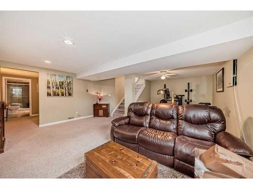 2304 Paliswood Road Sw, Calgary, AB - Indoor Photo Showing Living Room