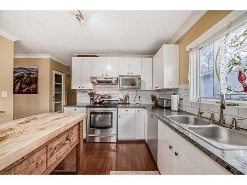 2304 Paliswood Road Sw, Calgary, AB - Indoor Photo Showing Kitchen With Stainless Steel Kitchen With Double Sink