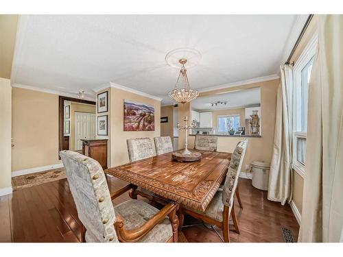 2304 Paliswood Road Sw, Calgary, AB - Indoor Photo Showing Dining Room