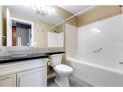 31-209 17 Avenue Ne, Calgary, AB - Indoor Photo Showing Bathroom