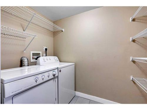 31-209 17 Avenue Ne, Calgary, AB - Indoor Photo Showing Laundry Room