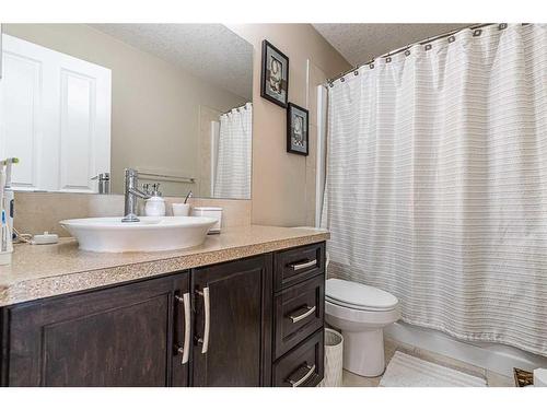 401 Panton Way Nw, Calgary, AB - Indoor Photo Showing Bathroom