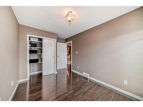 3933 Point Mckay Road Nw, Calgary, AB - Indoor Photo Showing Other Room
