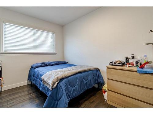 1832 27 Avenue Nw, Calgary, AB - Indoor Photo Showing Bedroom