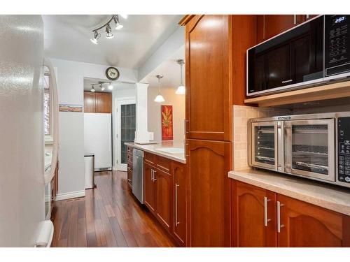 51130 Township Road 232 Road, Bragg Creek, AB - Indoor Photo Showing Kitchen