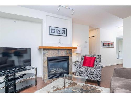 603-1088 6 Avenue Sw, Calgary, AB - Indoor Photo Showing Living Room With Fireplace
