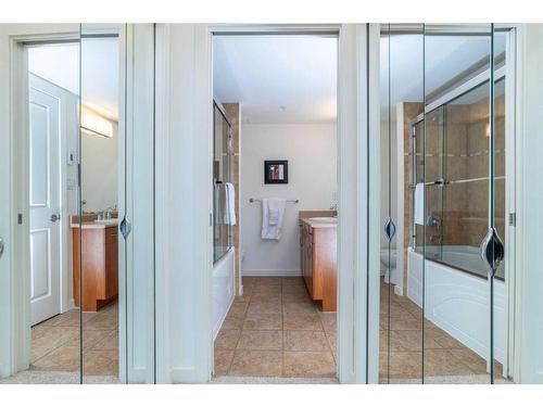603-1088 6 Avenue Sw, Calgary, AB - Indoor Photo Showing Bathroom