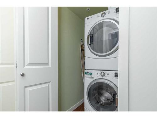 603-1088 6 Avenue Sw, Calgary, AB - Indoor Photo Showing Laundry Room
