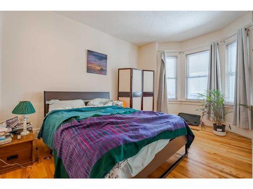 1206 5 Avenue Nw, Calgary, AB - Indoor Photo Showing Bedroom