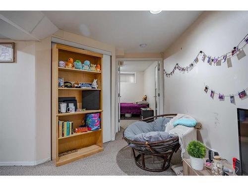 1206 5 Avenue Nw, Calgary, AB - Indoor Photo Showing Other Room