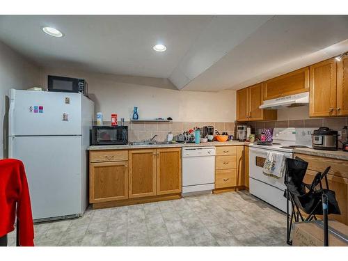 1206 5 Avenue Nw, Calgary, AB - Indoor Photo Showing Kitchen With Double Sink