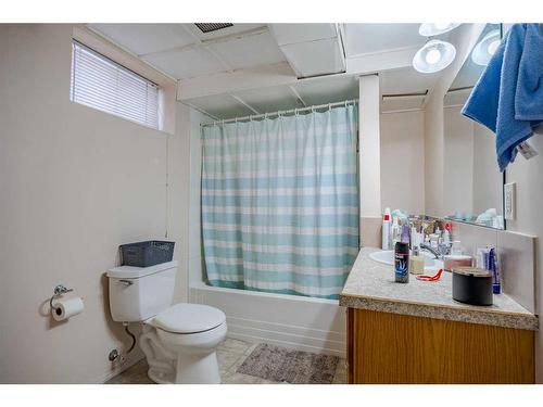 1206 5 Avenue Nw, Calgary, AB - Indoor Photo Showing Bathroom