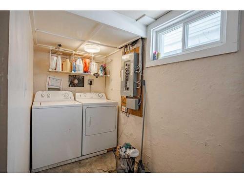 1206 5 Avenue Nw, Calgary, AB - Indoor Photo Showing Laundry Room