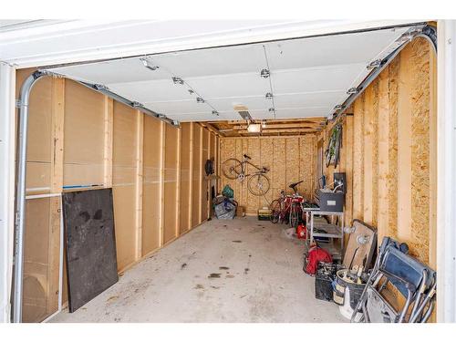 1206 5 Avenue Nw, Calgary, AB - Indoor Photo Showing Garage