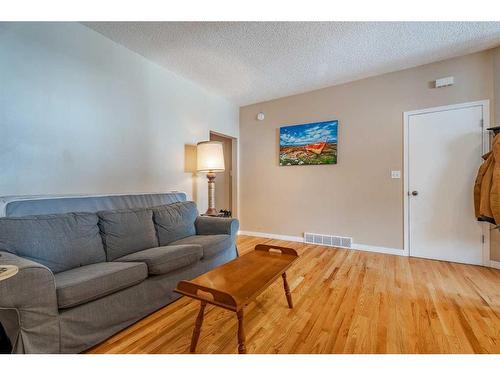 1206 5 Avenue Nw, Calgary, AB - Indoor Photo Showing Living Room