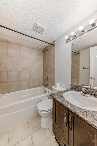 3-2104 17 Street Sw, Calgary, AB - Indoor Photo Showing Bathroom