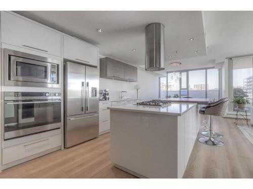 401-1087 2 Avenue Nw, Calgary, AB - Indoor Photo Showing Kitchen With Stainless Steel Kitchen With Upgraded Kitchen