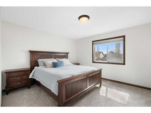 333 Mckenzie Towne Drive Se, Calgary, AB - Indoor Photo Showing Bedroom