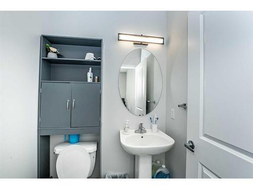 407 Corner Glen Circle Ne, Calgary, AB - Indoor Photo Showing Bathroom