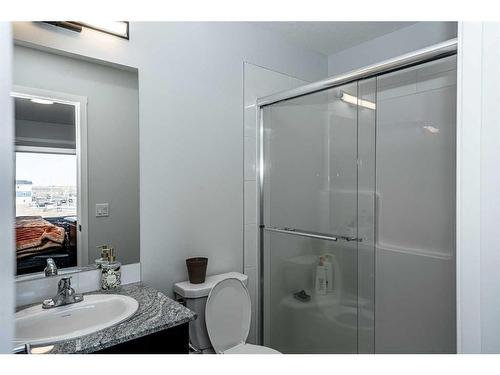 407 Corner Glen Circle Ne, Calgary, AB - Indoor Photo Showing Bathroom
