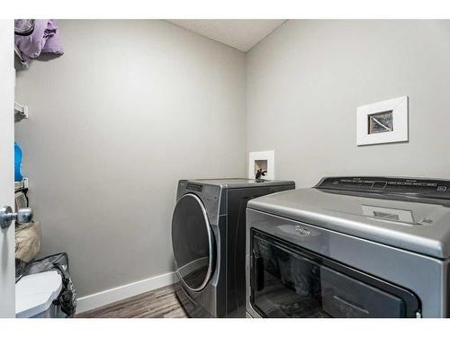 433 Stonegate Way Nw, Airdrie, AB - Indoor Photo Showing Laundry Room