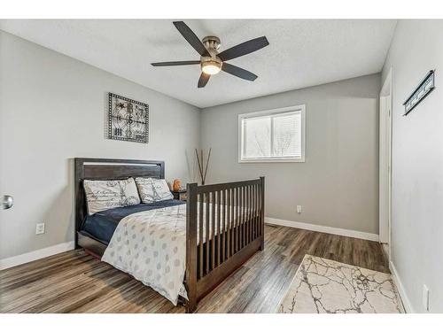 433 Stonegate Way Nw, Airdrie, AB - Indoor Photo Showing Bedroom