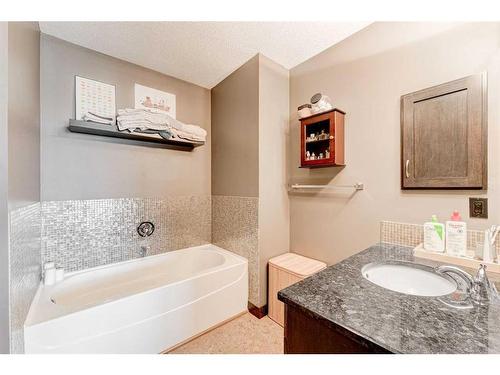 288 Rainbow Falls Drive, Chestermere, AB - Indoor Photo Showing Bathroom