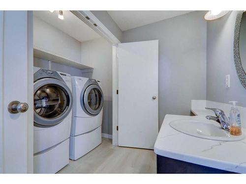5215 55 Avenue, Eckville, AB - Indoor Photo Showing Laundry Room