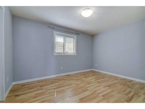5215 55 Avenue, Eckville, AB - Indoor Photo Showing Other Room