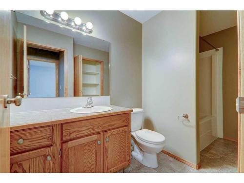 5215 55 Avenue, Eckville, AB - Indoor Photo Showing Bathroom