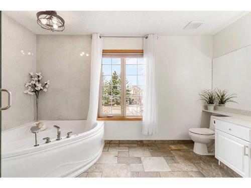 14220 Evergreen Street Sw, Calgary, AB - Indoor Photo Showing Bathroom
