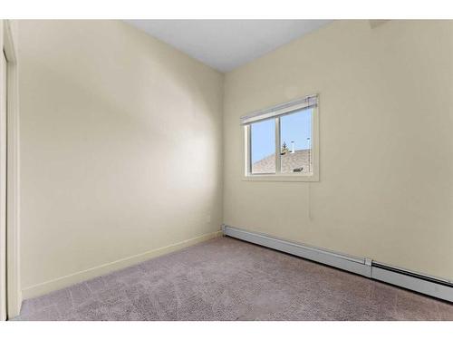 7-1622 28 Avenue Sw, Calgary, AB - Indoor Photo Showing Other Room