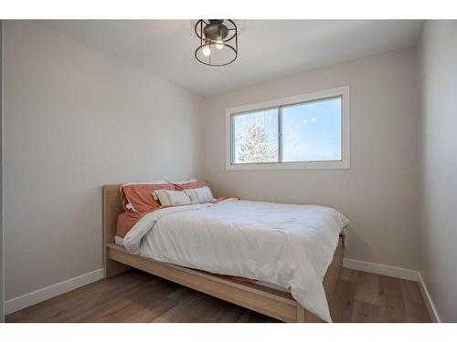 7235 Range Drive Nw, Calgary, AB - Indoor Photo Showing Bedroom