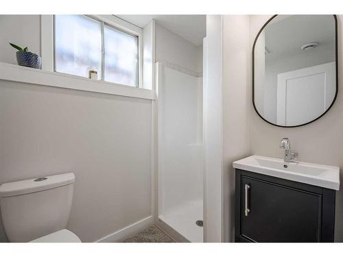 7235 Range Drive Nw, Calgary, AB - Indoor Photo Showing Bathroom