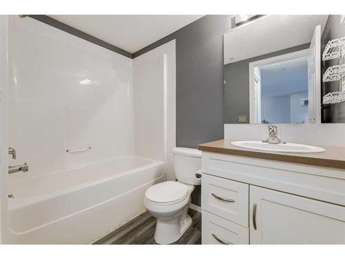 1210-115 Prestwick Villas Se, Calgary, AB - Indoor Photo Showing Bathroom