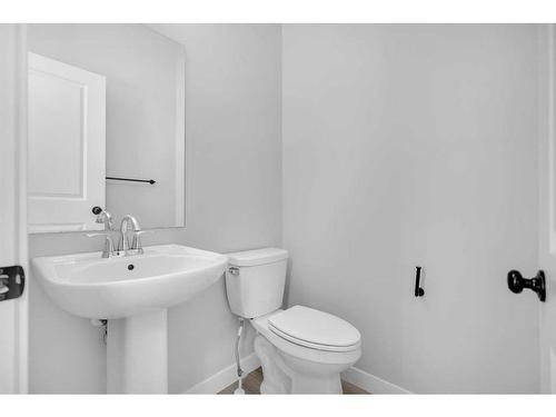 162 Bayview Circle Sw, Airdrie, AB - Indoor Photo Showing Bathroom