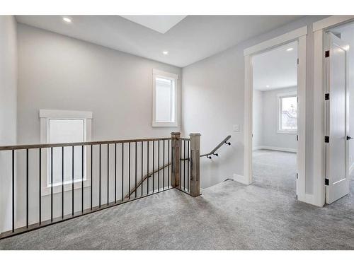 517 36 Street Sw, Calgary, AB - Indoor Photo Showing Other Room