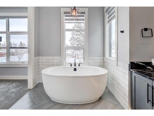 517 36 Street Sw, Calgary, AB - Indoor Photo Showing Bathroom