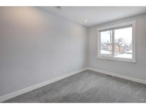 517 36 Street Sw, Calgary, AB - Indoor Photo Showing Other Room
