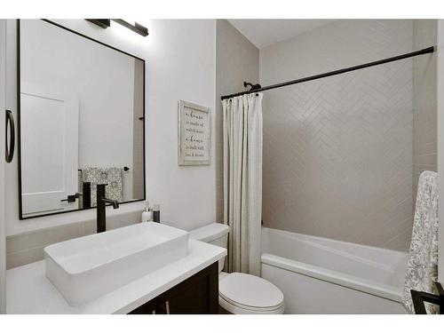 40 Viceroy Crescent, Olds, AB - Indoor Photo Showing Bathroom