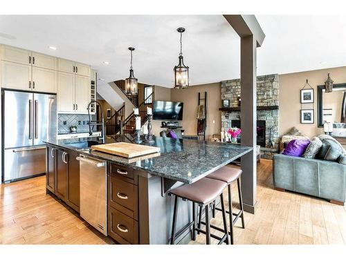 100 Cougar Ridge Manor Sw, Calgary, AB - Indoor Photo Showing Kitchen With Upgraded Kitchen