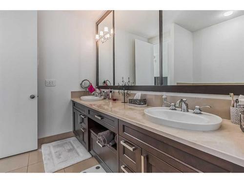 2500-817 15 Avenue Sw, Calgary, AB - Indoor Photo Showing Bathroom
