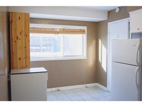 2419 17A Street Sw, Calgary, AB - Indoor Photo Showing Kitchen