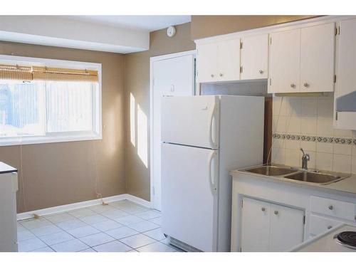 2419 17A Street Sw, Calgary, AB - Indoor Photo Showing Kitchen With Double Sink