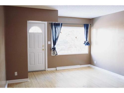 2419 17A Street Sw, Calgary, AB - Indoor Photo Showing Other Room