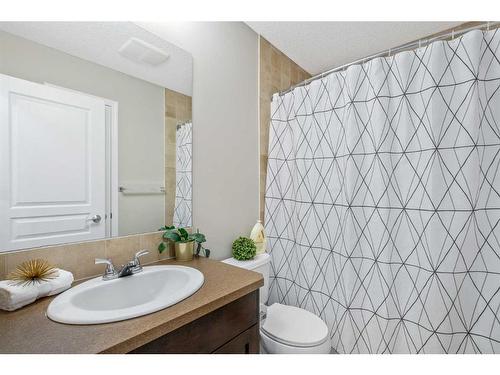 43 Auburn Bay Boulevard Se, Calgary, AB - Indoor Photo Showing Bathroom