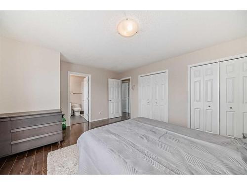 31 Covehaven Rise Ne, Calgary, AB - Indoor Photo Showing Bedroom