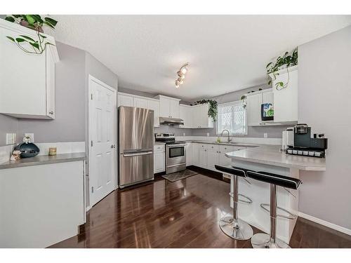 31 Covehaven Rise Ne, Calgary, AB - Indoor Photo Showing Kitchen