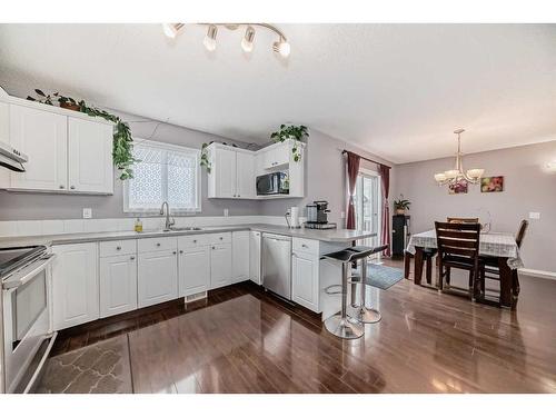31 Covehaven Rise Ne, Calgary, AB - Indoor Photo Showing Kitchen