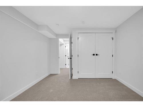 908 87 Avenue Sw, Calgary, AB - Indoor Photo Showing Other Room